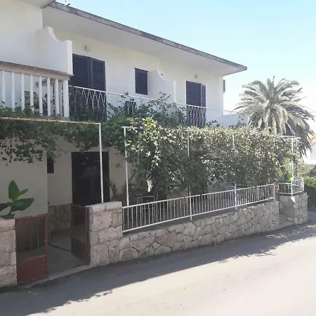 Emica Apartment *